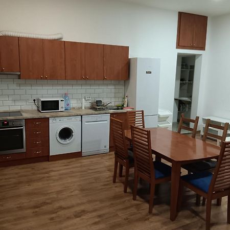 Big Cozy - Skyfall Apartment 3 Bdrm 6 Beds 1&Half Baths Budapest Exterior foto