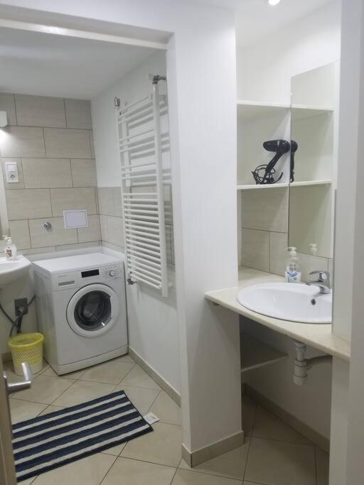 Big Cozy - Skyfall Apartment 3 Bdrm 6 Beds 1&Half Baths Budapest Exterior foto