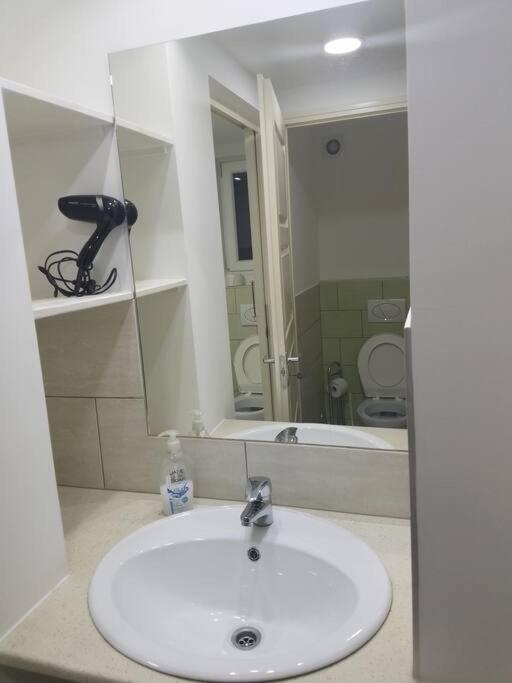 Big Cozy - Skyfall Apartment 3 Bdrm 6 Beds 1&Half Baths Budapest Exterior foto