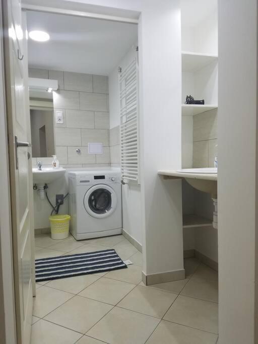 Big Cozy - Skyfall Apartment 3 Bdrm 6 Beds 1&Half Baths Budapest Exterior foto