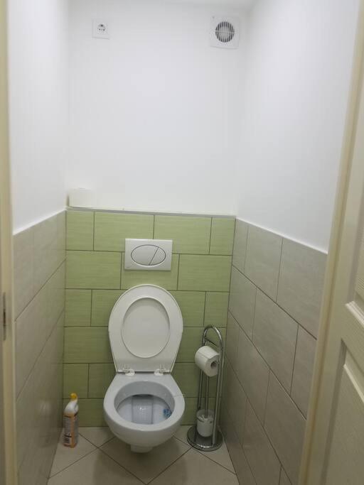 Big Cozy - Skyfall Apartment 3 Bdrm 6 Beds 1&Half Baths Budapest Exterior foto